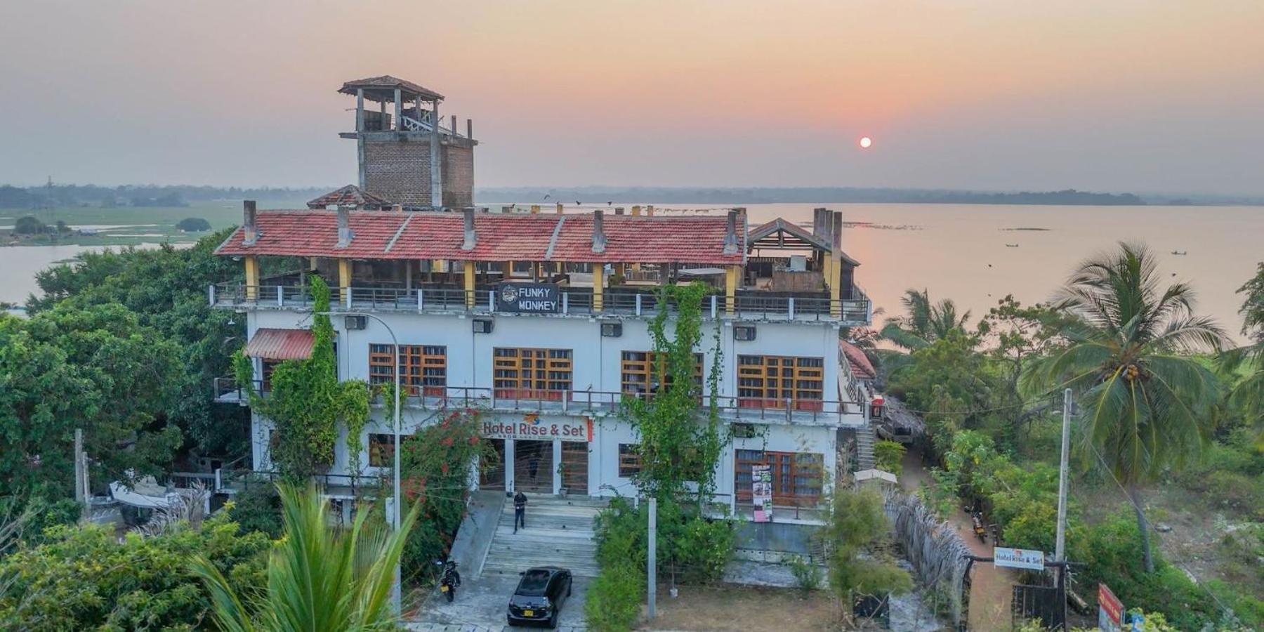 Funky Monkey Hostel & Yoga Rooftop Lounge , Arugambay Pottuvil Exterior photo